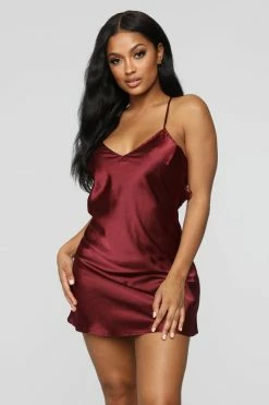 Fashion Nova Feeling A Little Shy Satin Robe Set - Wine