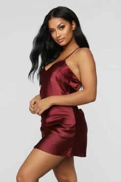 Fashion Nova Feeling A Little Shy Satin Robe Set - Wine