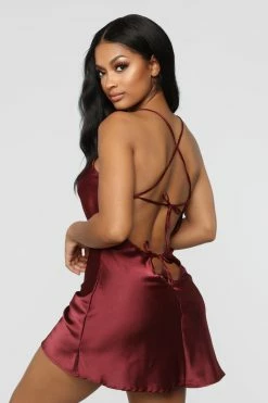 Fashion Nova Feeling A Little Shy Satin Robe Set - Wine