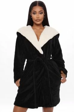 Fashion Nova Breakfast In Bed Hoodie Plush Robe - Black