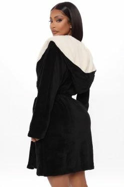 Fashion Nova Breakfast In Bed Hoodie Plush Robe - Black