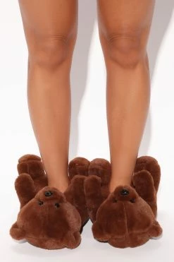 Fashion Nova Be My Teddy Bear II Slippers - Dark Brown