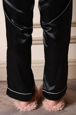 Fashion Nova Cozy All Day Slippers - Blush