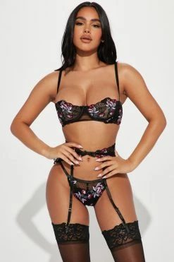 Fashion Nova Send Me Flowers Lace Garter 3 Piece Set - Black